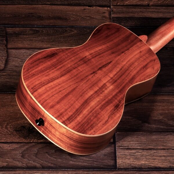 Barnes & Mullins BMUK7C Concert Ukulele Koa